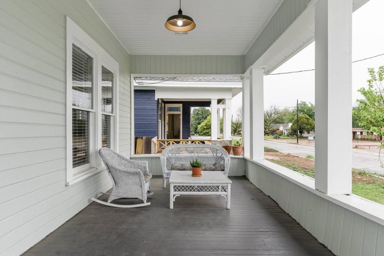 Restored 1930S Uptown Bungalow 2 Min. To Magnolia 웨이코 외부 사진