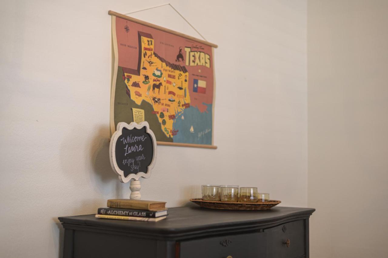 Restored 1930S Uptown Bungalow 2 Min. To Magnolia 웨이코 외부 사진