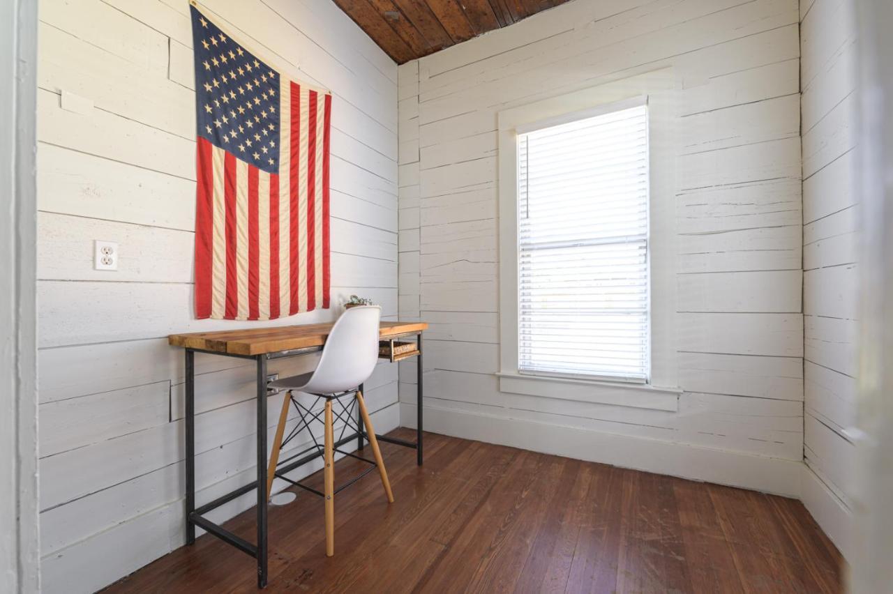 Restored 1930S Uptown Bungalow 2 Min. To Magnolia 웨이코 외부 사진